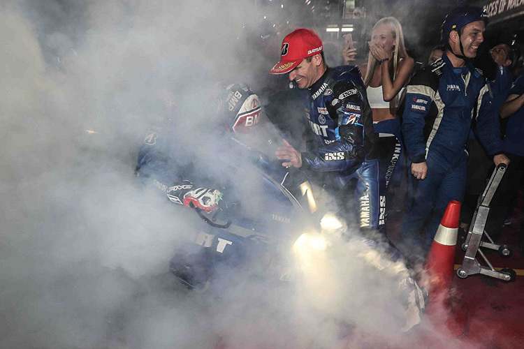 Niccolò Canepa ließ es nach seinem Sieg so richtig qualmen