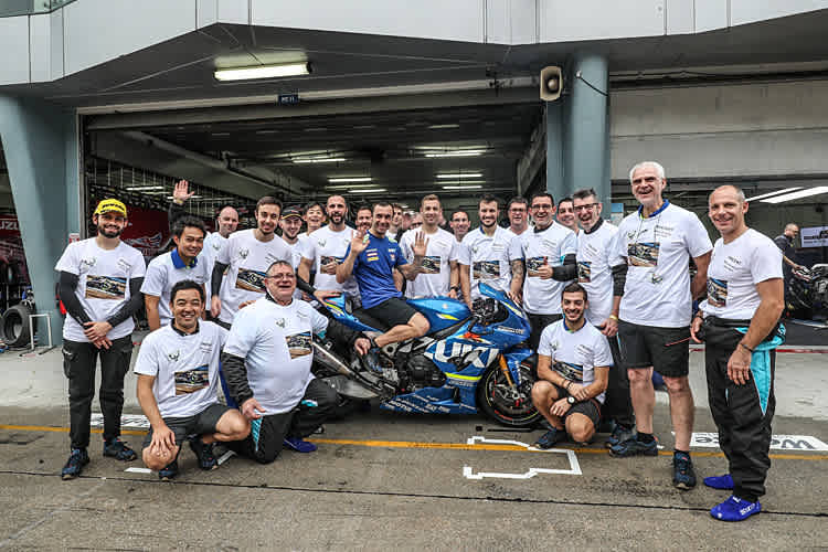 Emotionaler Abschied von Vincent Philippe (auf dem Motorrad sitzend), der in Sepang seine Karriere beendete