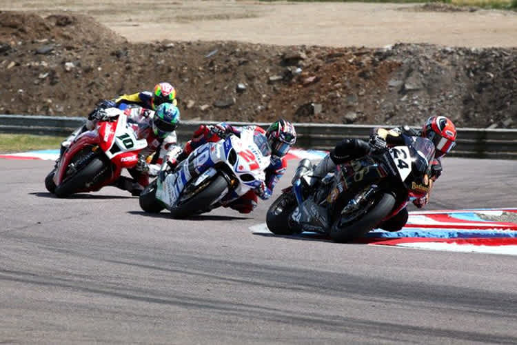 Patric Muff vor John Hopkins und Jon Kirkham