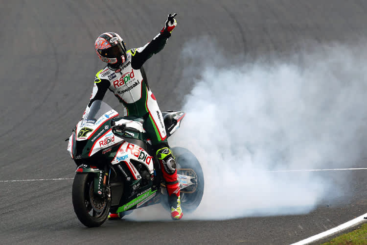 Shane Byrne feiert in Knockhill seinen sechsten Saisonsieg