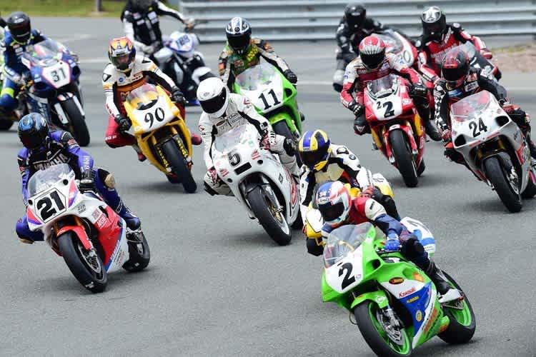 Der Start zum Pro Superbike Revival 2015 am Sachsenring