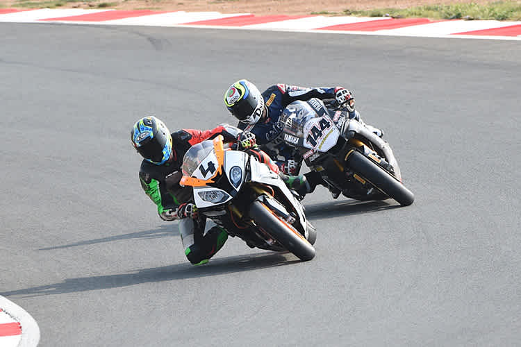 Superbike-Meister Nico Thöni vor Geri Gesslbauer