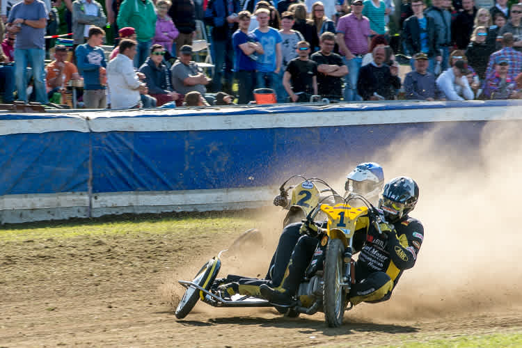 Finale, erste Kurve: Venus/Heiß vor Matthijssen/Stellingwerf