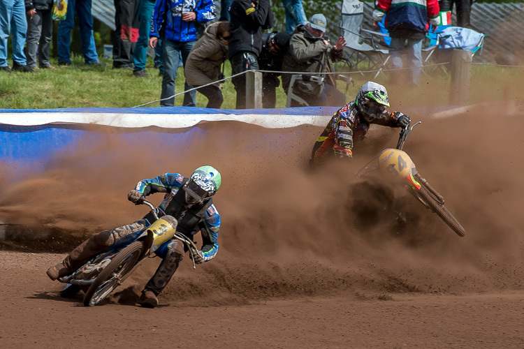 Der fatale Sturz von Dirk Fabriek, vorne Bernd Diener