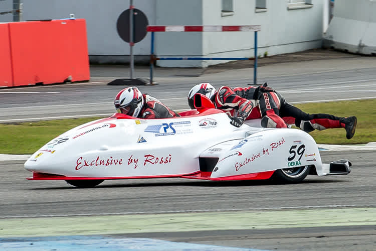 Peter Kaspar und Beifahrer Marcel Fries auf einer LCR Suzuki