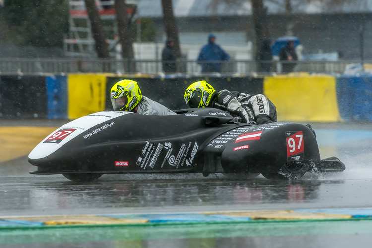 Michael Grabmüller/Sophia Kirchhofer im Regen von Le Mans