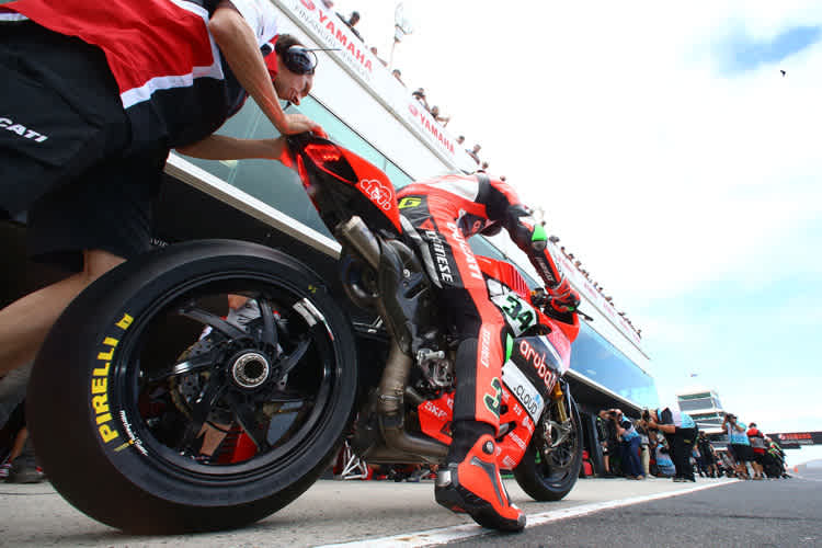 Davide Giugliano schied schnell aus