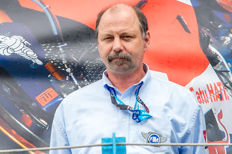 Ralph Bohnhorst von der FIM stellte das neue Reglement vor