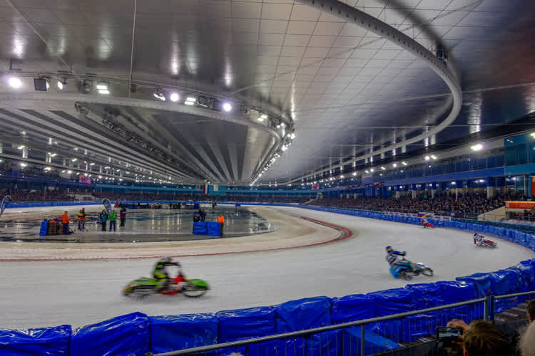 Imposante Arena: das «Thialf» in Heerenveen
