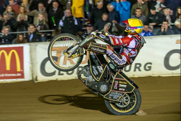 Mikkel Bech Jensen feierte seinen Sieg mit einem Wheelie