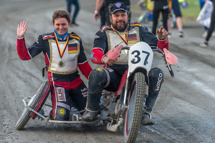 Oliver Möller und Beifahrerin Dana Frohbös fahren in dieser Saison mit einer A-Lizenz