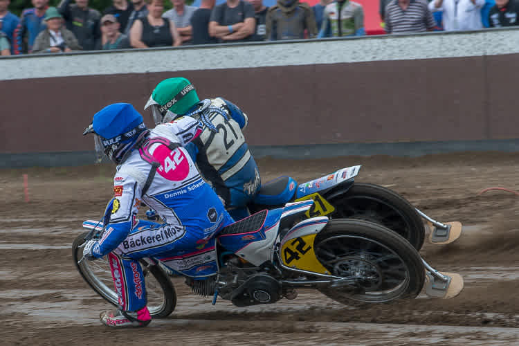 Stephan Katt (42) gewann in Hechthausen, Jörg Tebbe (21) flog unglücklich ab