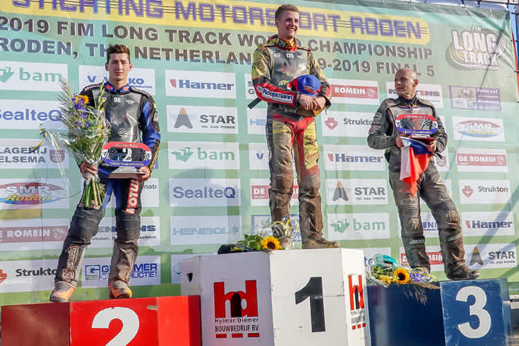 Podest in Roden: GP-Sieger Lukas Fienhage (Mitte), neuer Weltmeister Dimitri Bergé (l.) und GP-Dritter Joser Franc (r.)