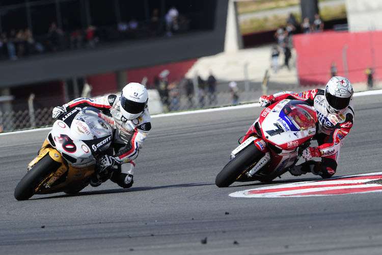 Carlos Ceca (7) und Sylvain Guintoli kämpften in Portimao 2012 um Platz 2 - der Spanier hatte die Oberhand