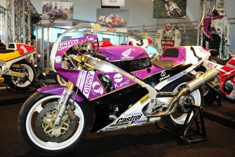 Die Honda RC30 von Fred Merkel
