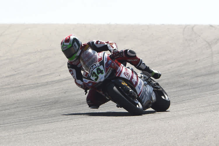 Davide Giugliano riskiert mit seiner Ducati Panigale einiges