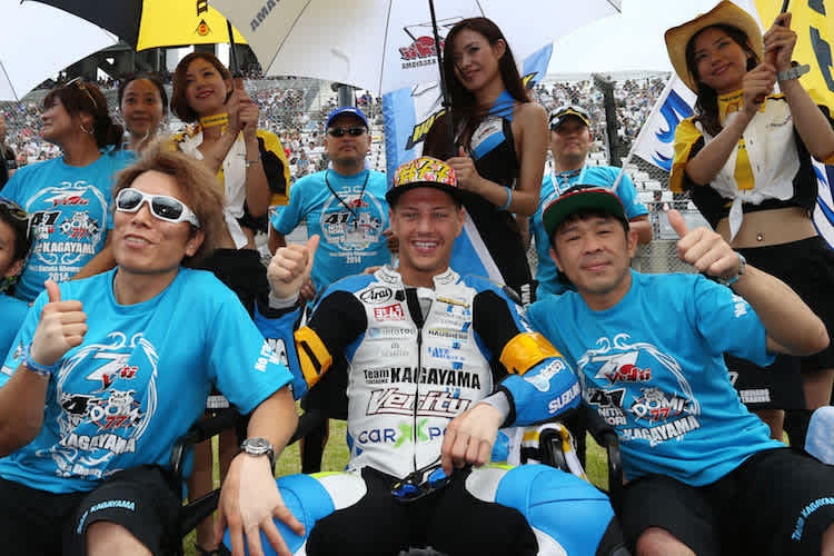 Dominique Aegerter mit Yukio Kagayama (li) und Noriyuki Haga (re) 