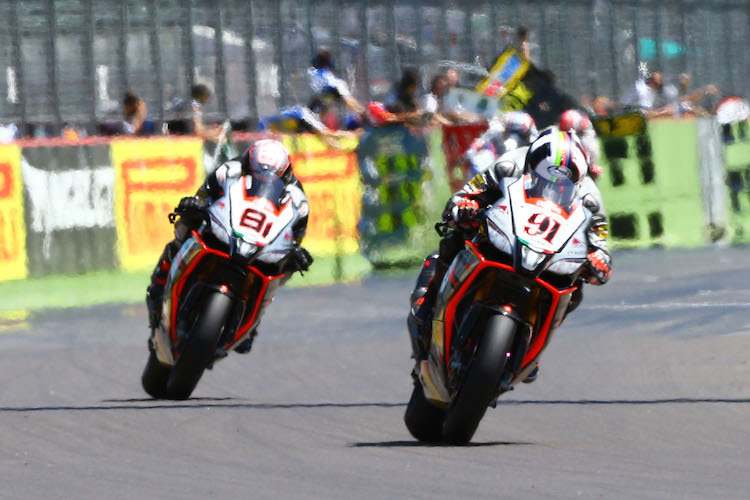 Leon Haslam will in Portimao endlich wieder einen Pokal in Empfang nehmen