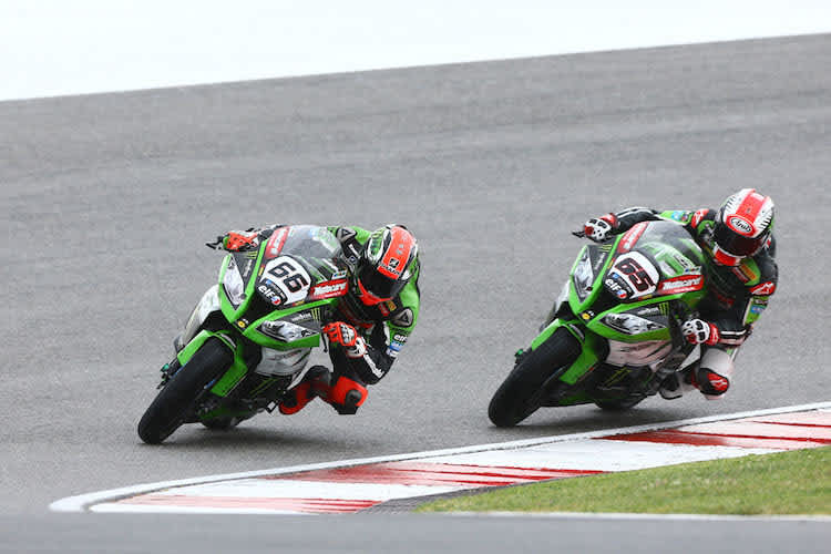 Die Kawasaki-Asse Jonathan Rea (65) und Tom Sykes (66) sind die stärkste Fahrerpaarung 2015 