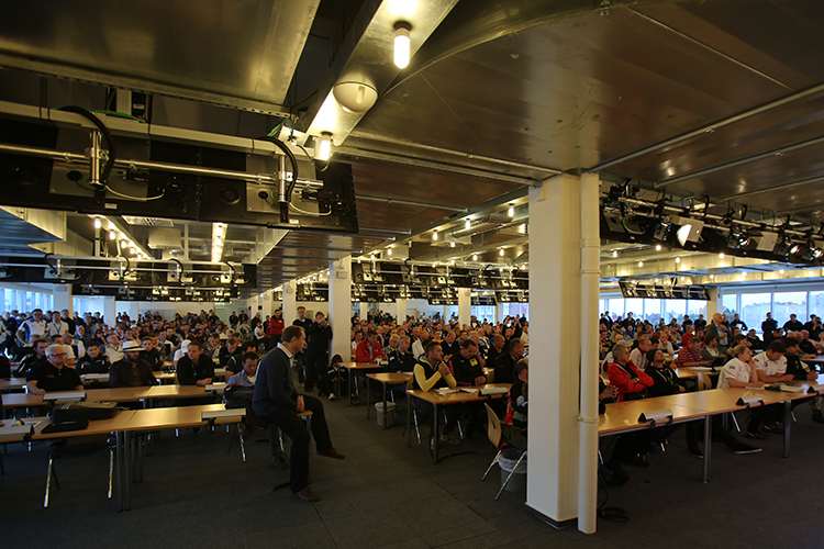 Fahrerbesprechung am Nürburgring: Ab 2015 gilt eine neue Lizenzregelung für die VLN und das 24h-Rennen