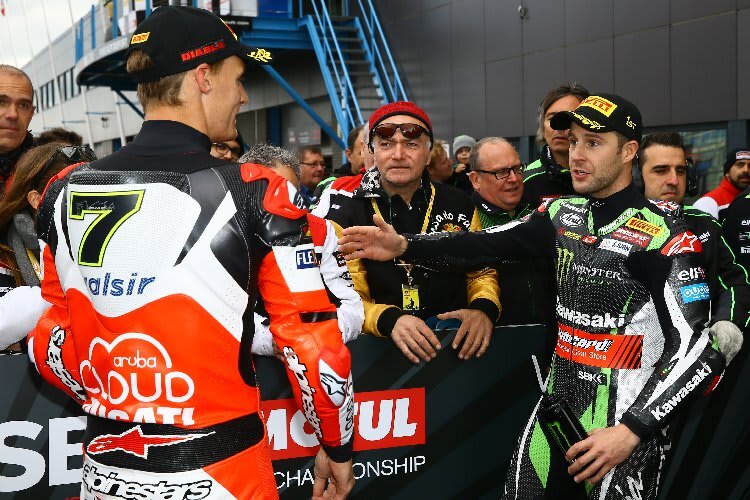 Der Größenunterschied bei Chaz Davies und Jonathan Rea (v.l.) ist offensichtlich