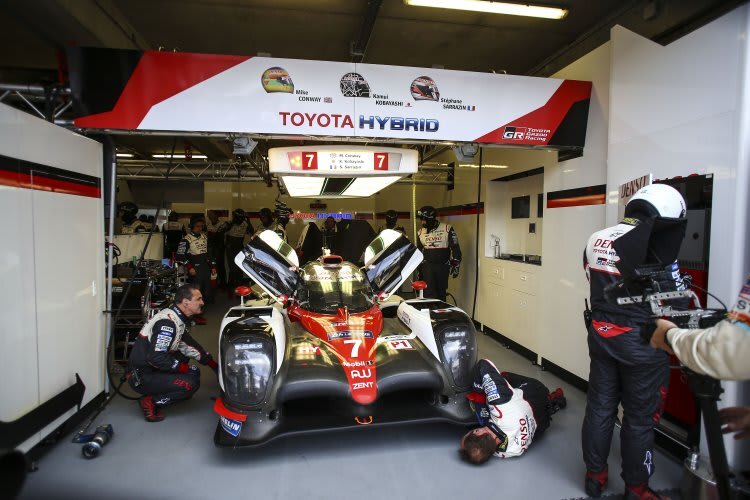 Der  Skidblock des Audi R18 #7 hatte sich zu stark abgenutzt