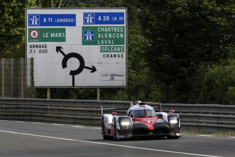 Bestzeit beim Vortest in Le Mans: Der Toyota TS050 von Mike Conway, Kamui Kobayashi und Stéphane Sarrazin