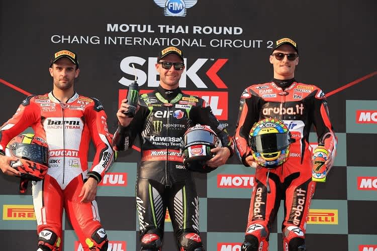 Davies stand gemeinsam mit Jonathan Rea (Kawasaki) und Xavier Fores (Ducati) auf dem Podium