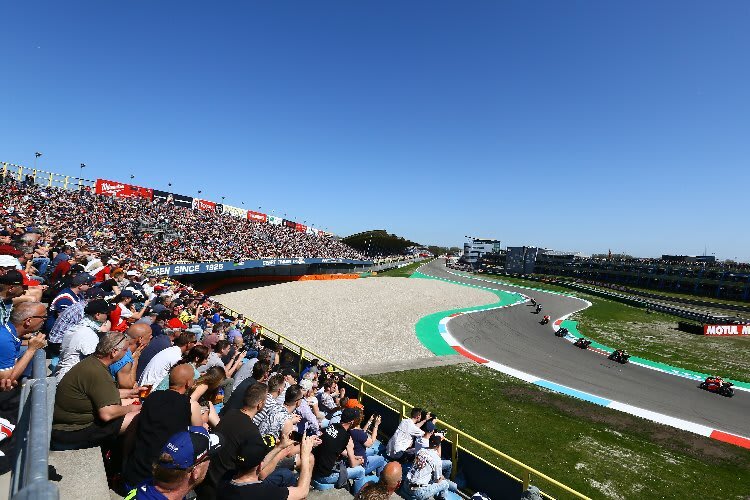 Die Tribünen waren bereits am Samstag in Assen gut besetzt