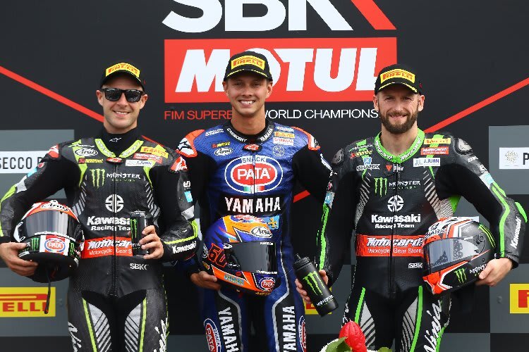 Michael van der Mark (mitte) umrahmt von den Kawasaki-Stars Jonathan Rea und Tom Sykes