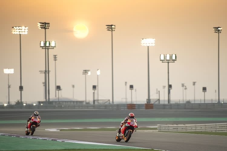 Marc Márquez mit seinem Repsol-Honda-Teamkollegen Jorge Lorenzo in Katar