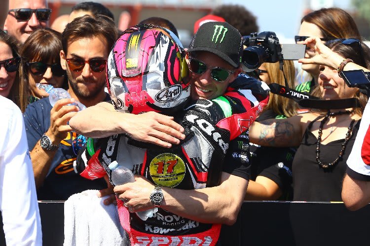 Jonathan Rea ist immer dabei, wenn es bei Ana Carrasco etwas zu feiern gibt