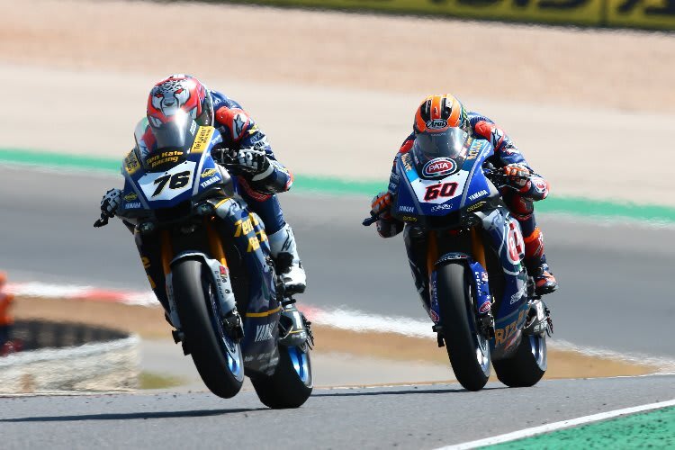 Loris Baz vor Werkspilot Michael van der Mark