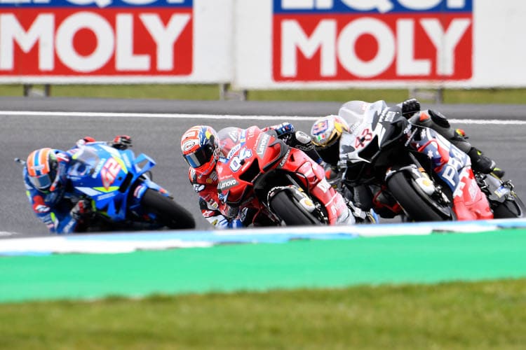 Andrea Dovizioso im Kampf mit Jack Miller, dahinter Alex Rins