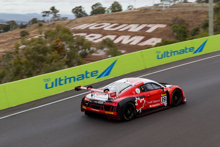 Motorsport inmitten der Natur: Ein Audi R8 LMS bei den 12h von Bathurst