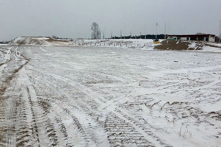 Schneeverwehungen beeinträchtigen die Saisonvorbereitung in Drehna