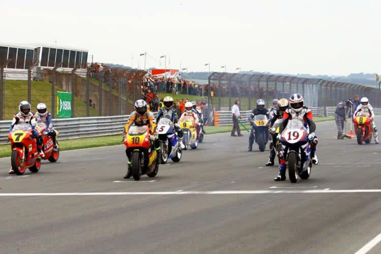 Warten auf den Startschuss: Die ADAC Sachsenring Classic bietet viel Action auf der Strecke   