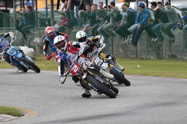 Adrien Chareyre vor Lukas Höllbacher