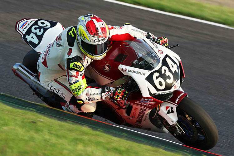 Domi Aegerter auf der MuSHASHI-Honda in Suzuka