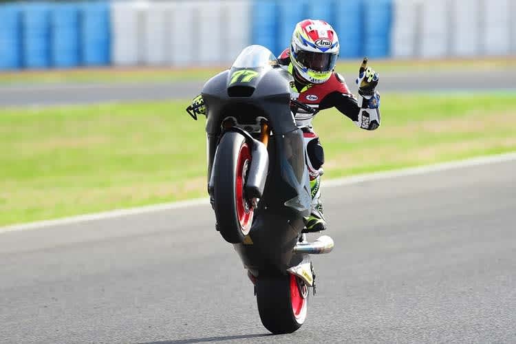 Domi Aegerter hat Spaß mit seiner Suter