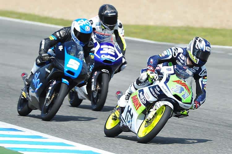 Neue Marke in der Moto3-WM: Niklas Ajo (vo.) fährt eine der beiden Husqvarna (hinten KTM-Piloten Fenati und Kornfeil)