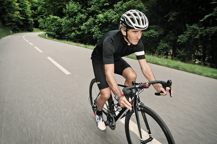 Alain Prost ist gerne auf zwei Rädern unterwegs – natürlich mit seiner Luxusuhr «Richard Mille RM70-01 Alain Prost»