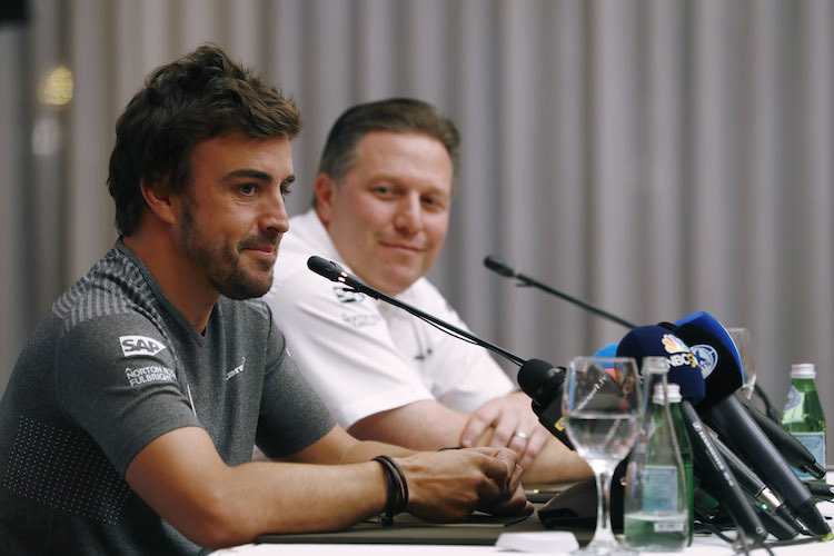 Fernando Alonso und Zak Brown heute in Bahrain