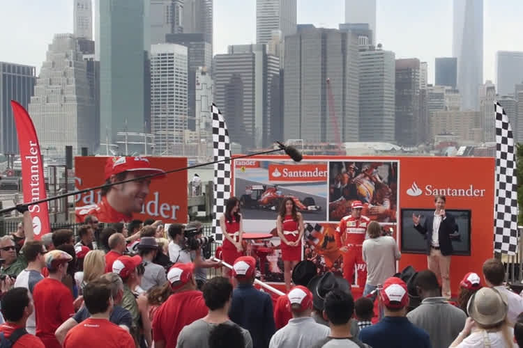 Fernando Alonso für die Bank Santander in New York