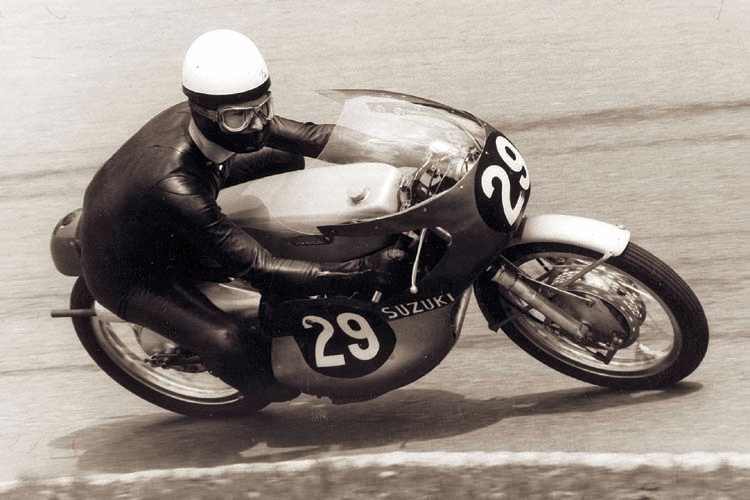 Der dreifache Motorrad-Weltmeister Hans-Georg Anscheidt wird Autogramme geben