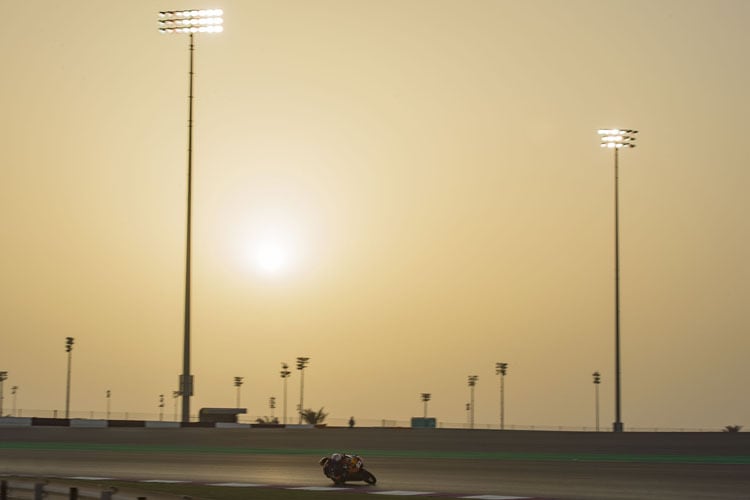 Prächtige Szenen eines Nachttests: Antonelli in Losail
