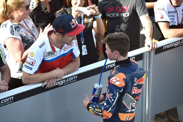 MotoGP-Ass Jack Miller gratuliert Billy van Eerde zum Sieg
