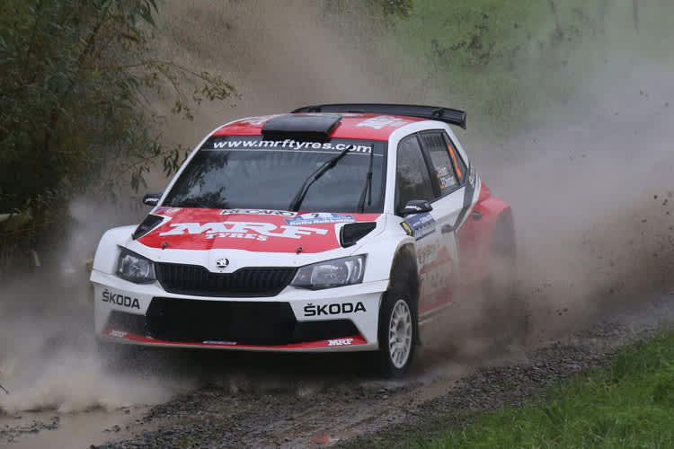 Schlamm drüber – der deutsche Skoda-Junior Fabian Kreim auf WP 1