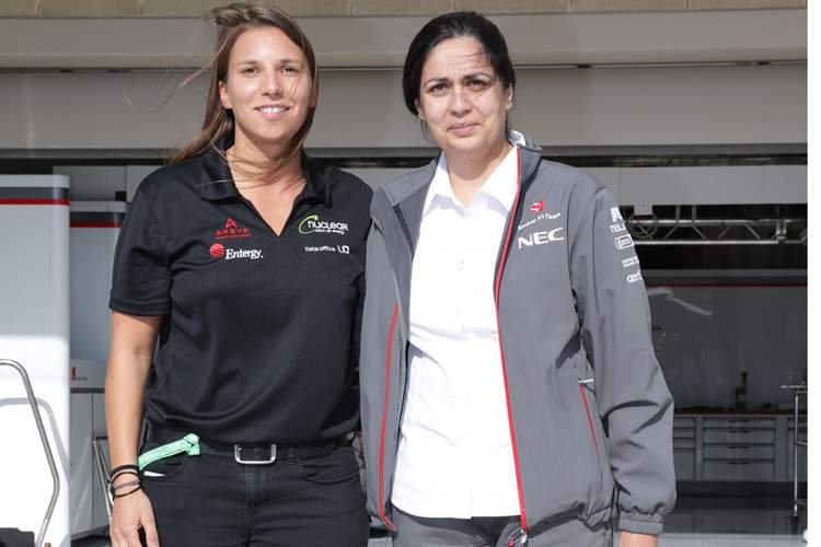 Simona de Silvestro beim Austin-GP mit Sauber-Teamchefin Monisha Kaltenborn