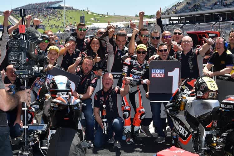 Jubel beim deutschen Dynavolt Intact GP Team